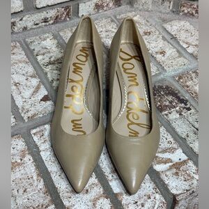 Sam Edelman Dori Nappa Leather Pointed Toe Kitten Heel Pumps in Soft Beige